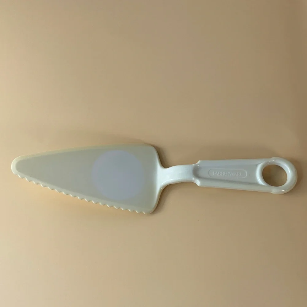 Farberware Ivory Pie Server